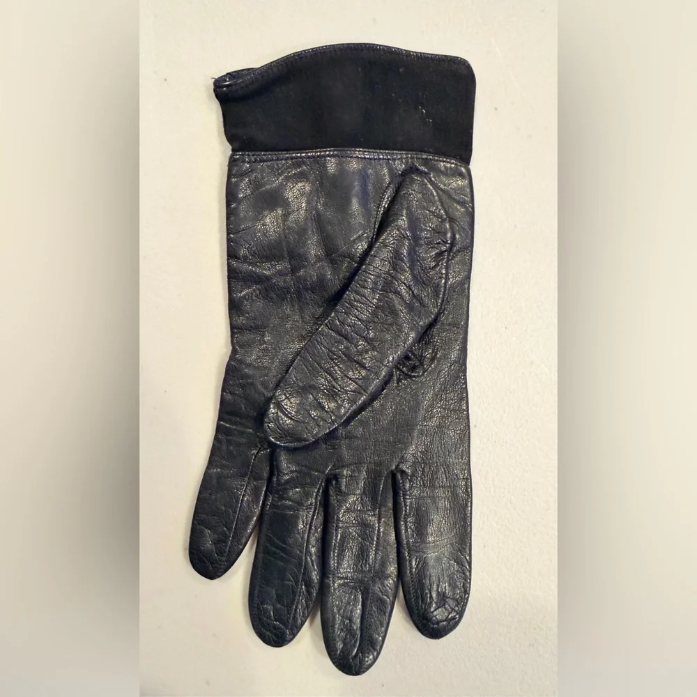 VINTAGE: Bloomingdale’s | ladies lambskin leather & suede gloves. Size: 7.